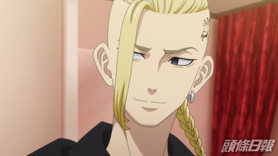 動畫《東京復仇者》龍宮寺堅一角原由鈴木達央配音。